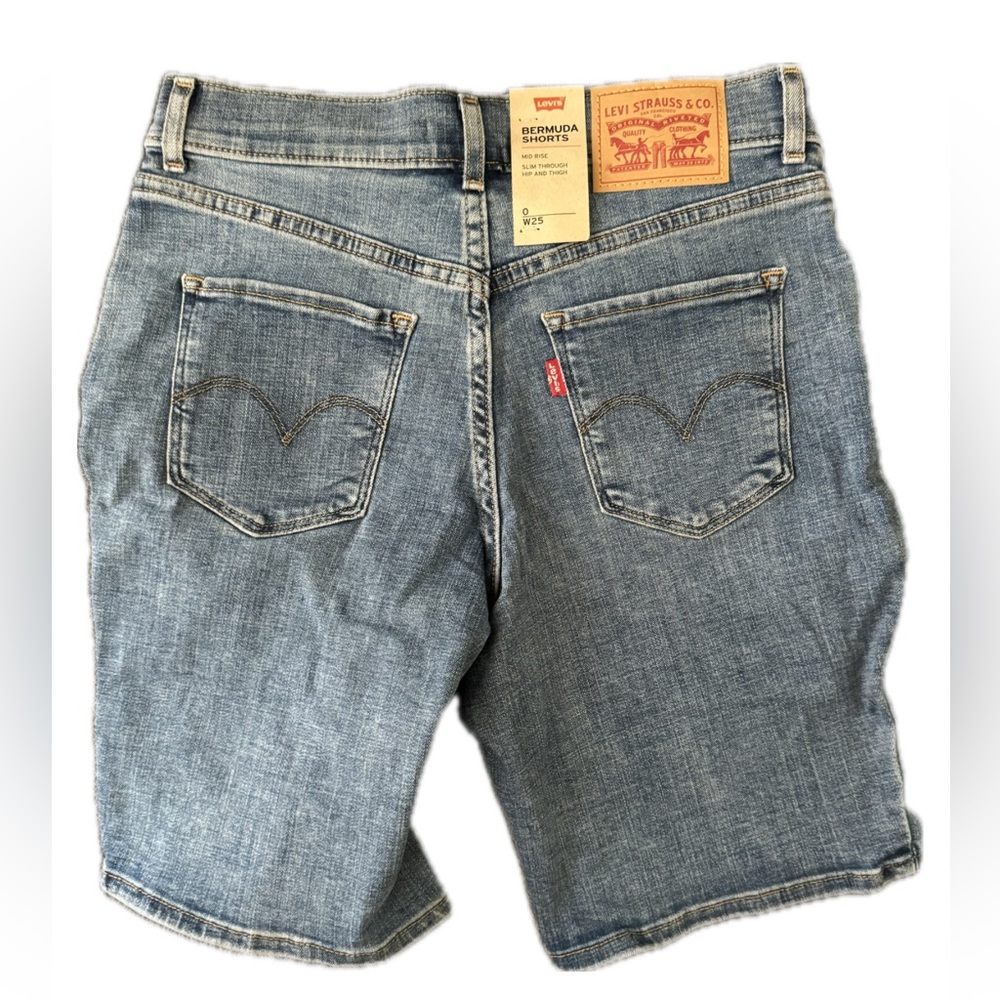 NWT Levi bermuda shorts